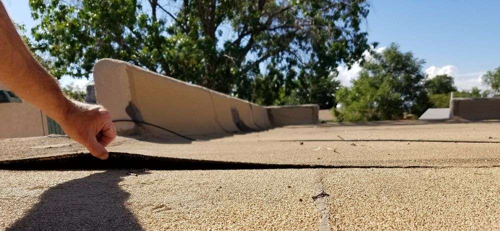 Losliggend dakleer op plat dak in Zaltbommel